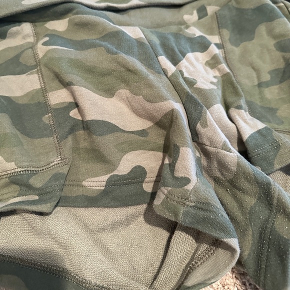 Old Navy Maternity Rollover Shorts - Bundle! Size Small - Picture 3 of 5